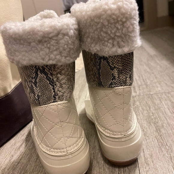 Snow boots, never worn - Picture 3 of 3